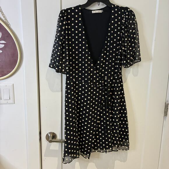 Alice + Olivia Black and White Floral Embroidered Sandra Wrap Dress Sz 6 - Picture 2 of 12